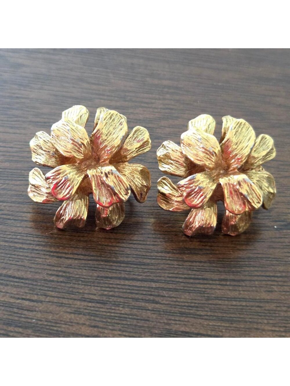 Roget Vintage Gold Tone Floral Flower Clip On Earrings